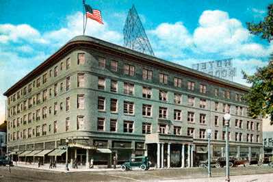 A similar view to the preceding black and white shows the hotel in color.