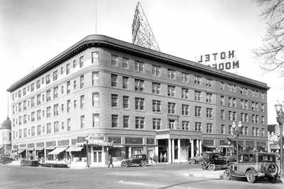 With competition from the Hotel Hughson and Hotel Covell, the Hotel Modesto added an additional wing of rooms.